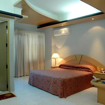 Hotel Tower Inn, Читтагонг Экстерьер фото