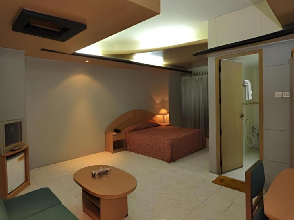 Hotel Tower Inn, Читтагонг Экстерьер фото