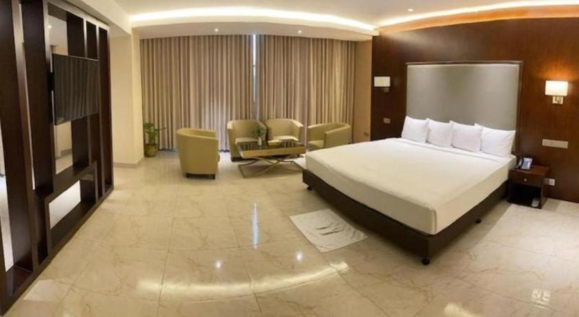 Hotel Tower Inn, Читтагонг Экстерьер фото