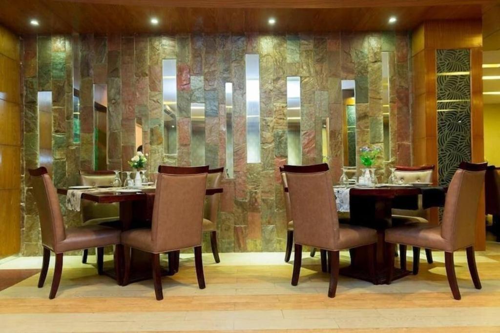 Hotel Tower Inn, Читтагонг Экстерьер фото