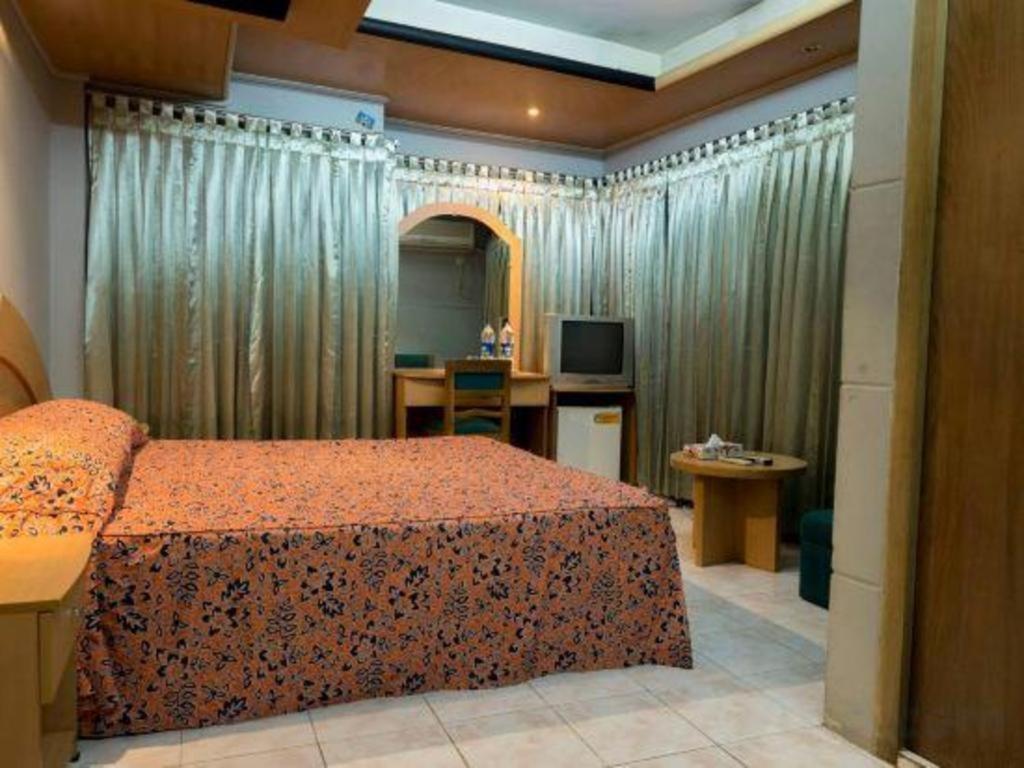 Hotel Tower Inn, Читтагонг Экстерьер фото