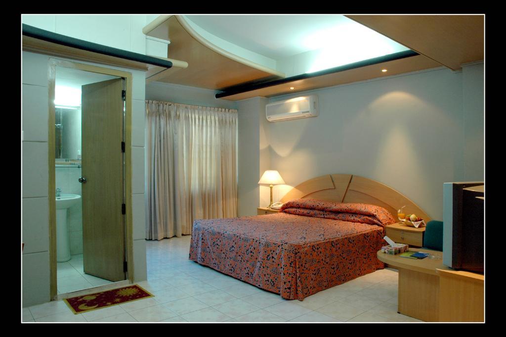 Hotel Tower Inn, Читтагонг Экстерьер фото